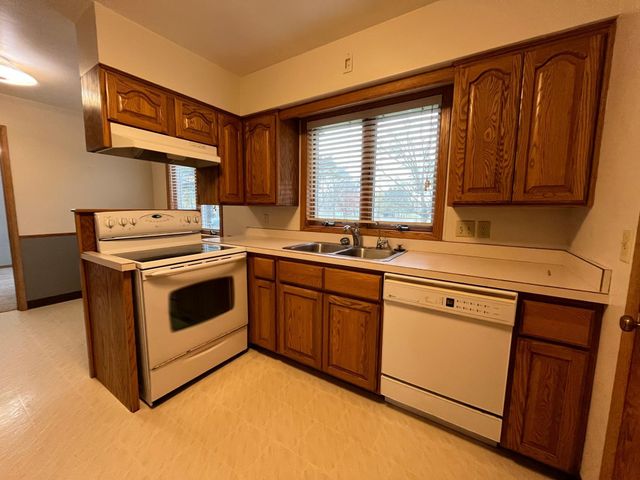 124 2nd Street E, Tracy, MN 56175