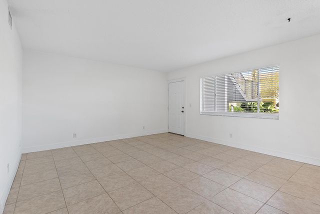 316 Southwind Court Apt 107, North Palm Beach, FL 33408