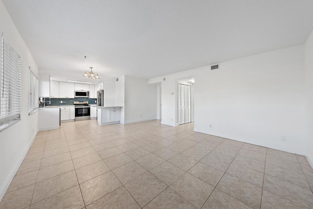 316 Southwind Court Apt 107, North Palm Beach, FL 33408