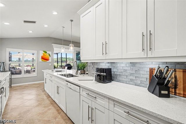 9532 Hemingway LN, Fort Myers, FL 33913