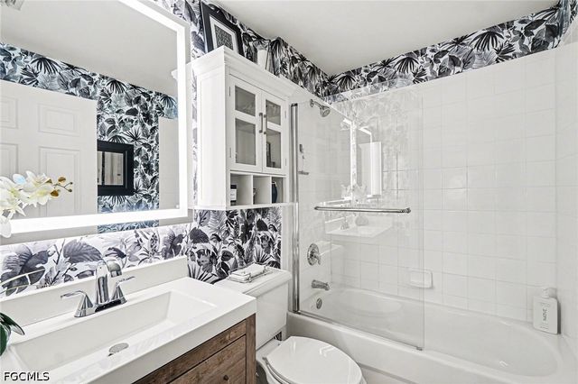 9532 Hemingway LN, Fort Myers, FL 33913