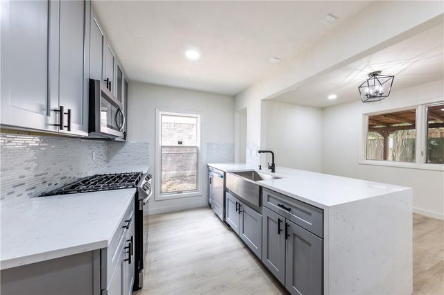 7601 West Gate BLVD, Austin, TX 78745