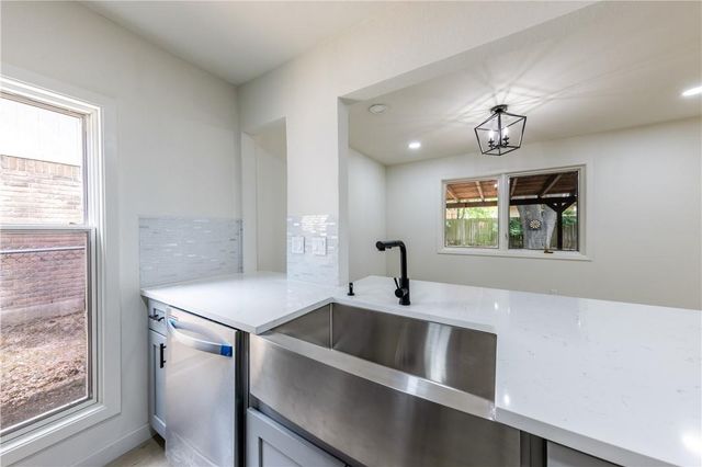 7601 West Gate BLVD, Austin, TX 78745