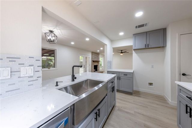 7601 West Gate BLVD, Austin, TX 78745