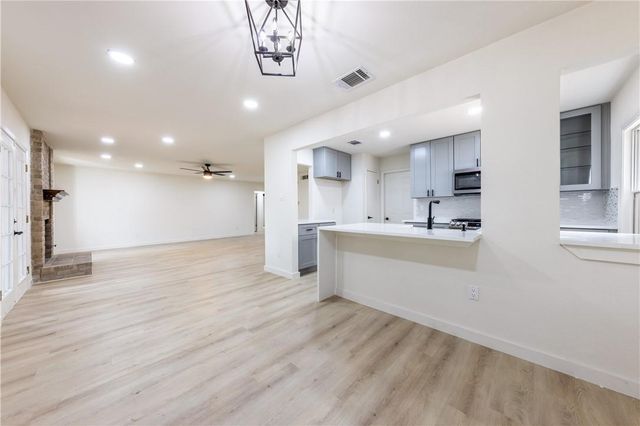 7601 West Gate BLVD, Austin, TX 78745