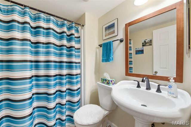 12401 Somerset Place Drive E, St Louis, MO 63128