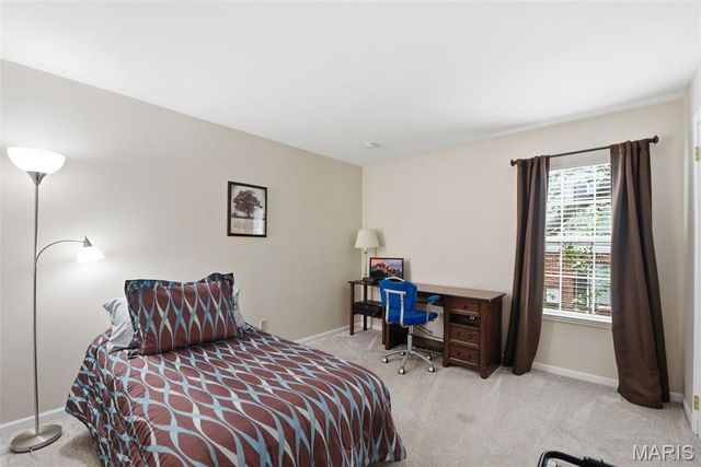 12401 Somerset Place Drive E, St Louis, MO 63128