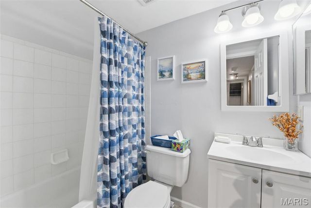 12401 Somerset Place Drive E, St Louis, MO 63128