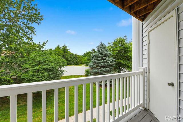 12401 Somerset Place Drive E, St Louis, MO 63128