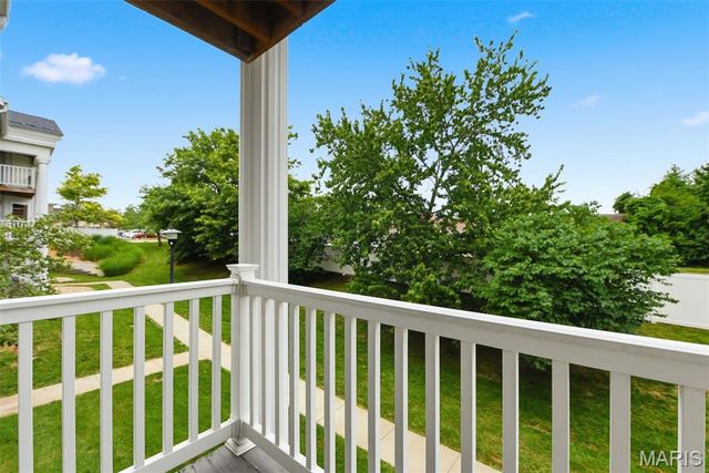 12401 Somerset Place Drive E, St Louis, MO 63128