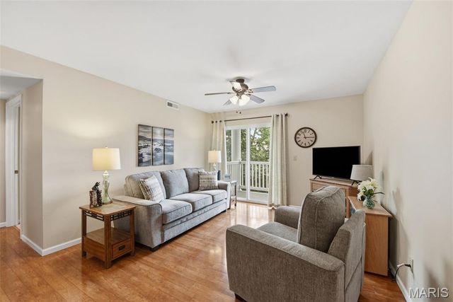 12401 Somerset Place Drive E, St Louis, MO 63128