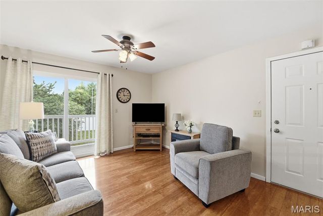 12401 Somerset Place Drive E, St Louis, MO 63128