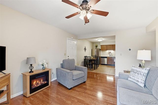 12401 Somerset Place Drive E, St Louis, MO 63128