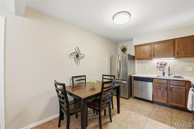 12401 Somerset Place Drive E, St Louis, MO 63128
