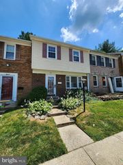 15 COUNTY CT #8, Gaithersburg, MD 20878
