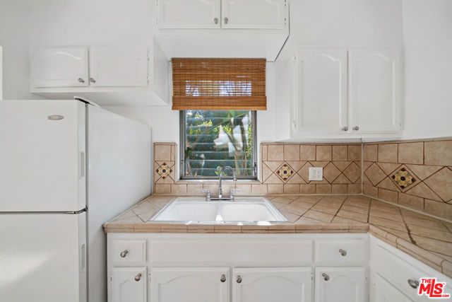 612 S Dunsmuir Avenue 1, Los Angeles, CA 90036