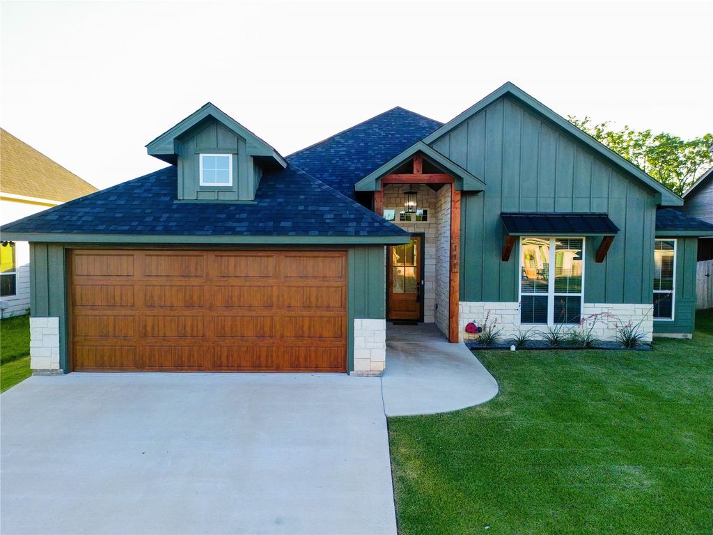 111 Vaughn Meadows Drive, Tom Bean, TX 75491