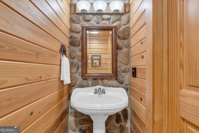 429 Oakmont Drive, Hiawassee, GA 30546