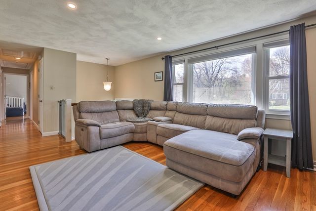 26 Clover Hill Drive, Chelmsford, MA 01824