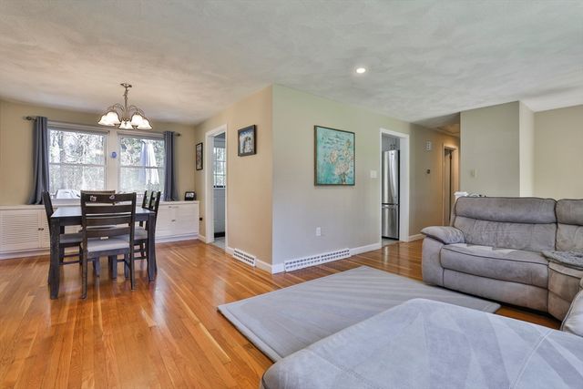 26 Clover Hill Drive, Chelmsford, MA 01824