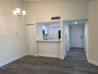 18725 NW 62nd Avenue 111, Hialeah, FL 33015