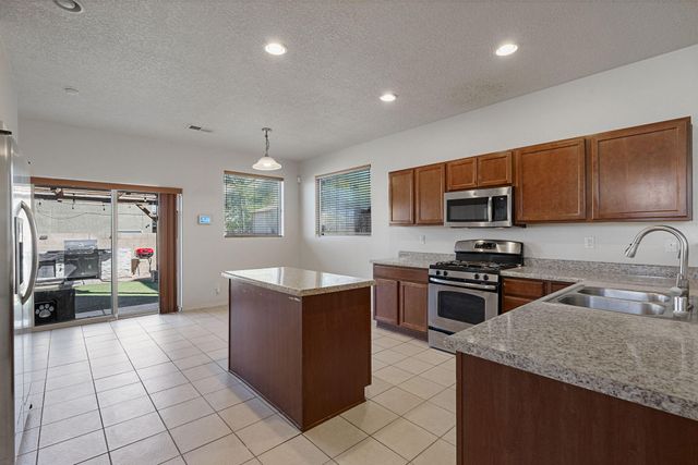 3140 Feather Edge Street SW, Albuquerque, NM 87121