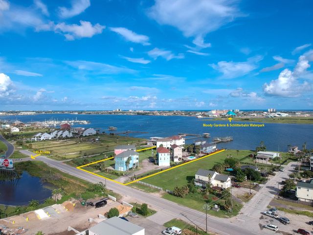 1014 Lillian Lane, Galveston, TX 77554