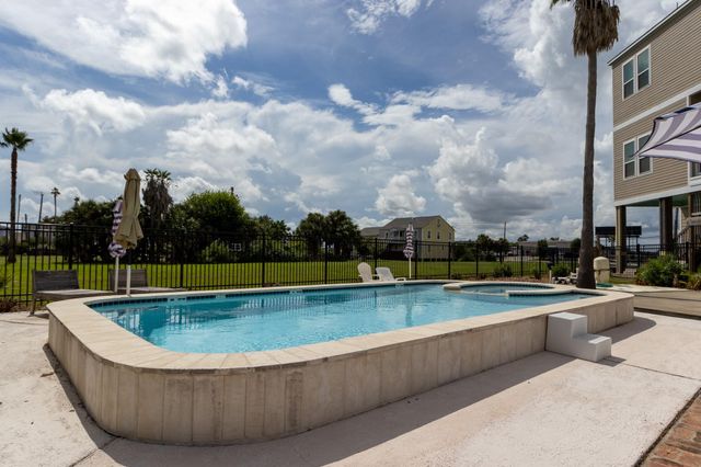 1014 Lillian Lane, Galveston, TX 77554