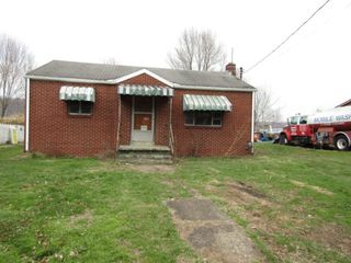 1353 Front St, Moon/crescent Twp, PA 15046