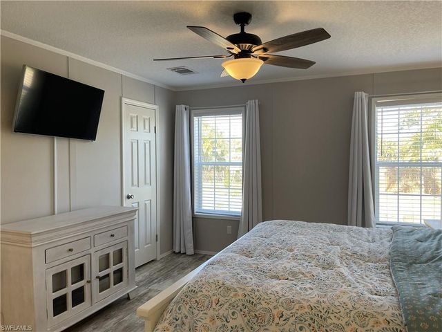 5520 Rainbow DR, Bokeelia, FL 33922