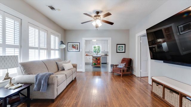 1012 Edwards Street, Houston, TX 77007