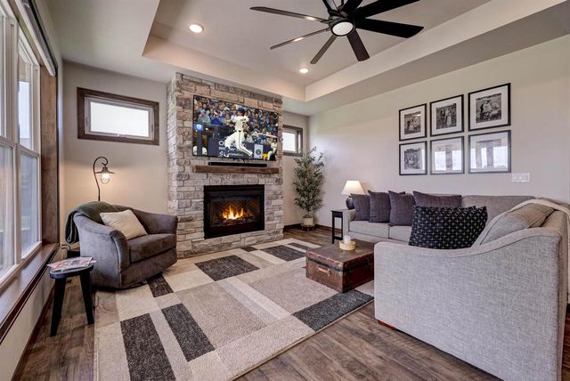 885 CYGNET COURT, Menasha, WI 54952