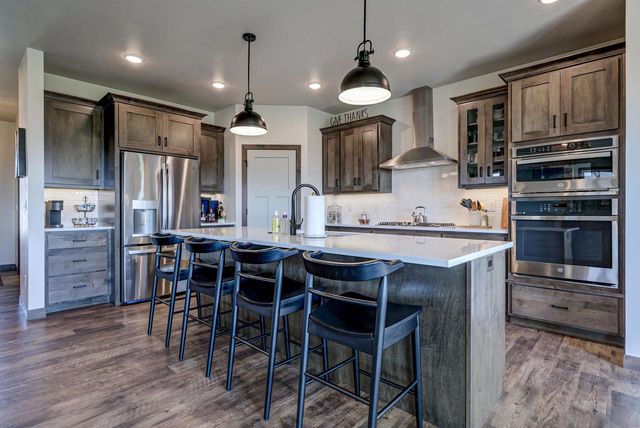 885 CYGNET COURT, Menasha, WI 54952