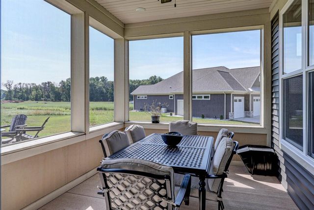 885 CYGNET COURT, Menasha, WI 54952