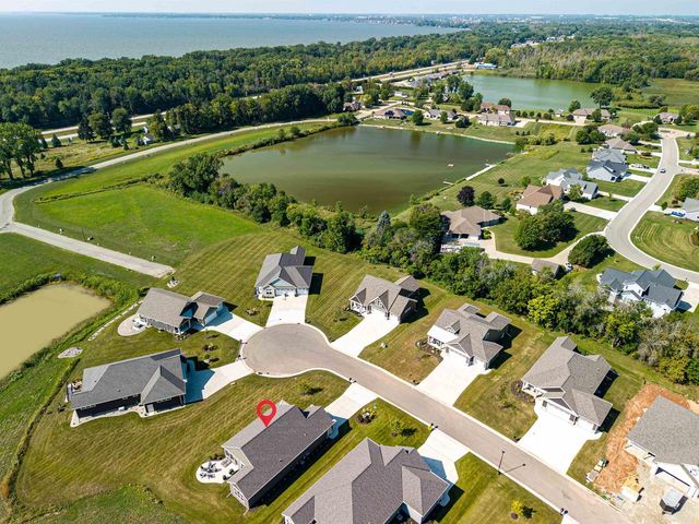 885 CYGNET COURT, Menasha, WI 54952