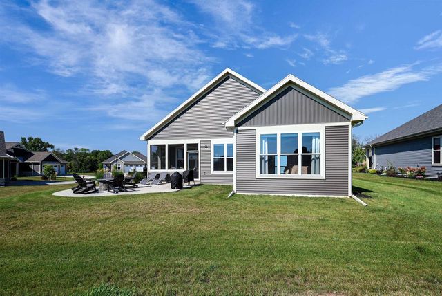 885 CYGNET COURT, Menasha, WI 54952