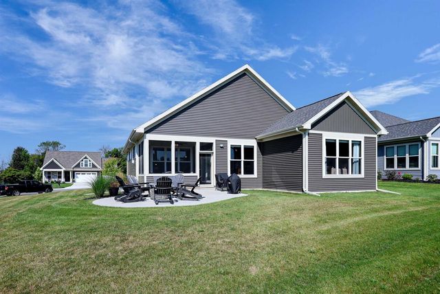 885 CYGNET COURT, Menasha, WI 54952