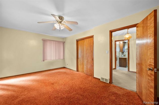 26504 Doxtator Street, Dearborn Heights, MI 48127