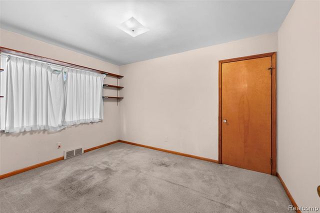 26504 Doxtator Street, Dearborn Heights, MI 48127