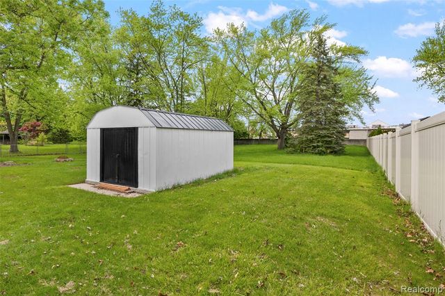 26504 Doxtator Street, Dearborn Heights, MI 48127