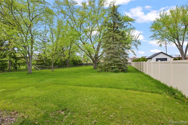 26504 Doxtator Street, Dearborn Heights, MI 48127