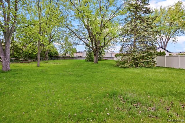 26504 Doxtator Street, Dearborn Heights, MI 48127
