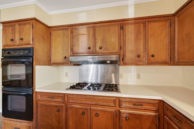 300 Pierremont Road 25, Shreveport, LA 71106