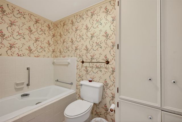 300 Pierremont Road 25, Shreveport, LA 71106