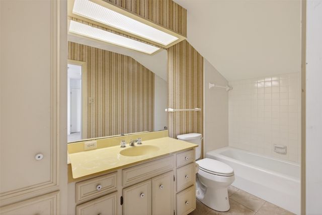 300 Pierremont Road 25, Shreveport, LA 71106