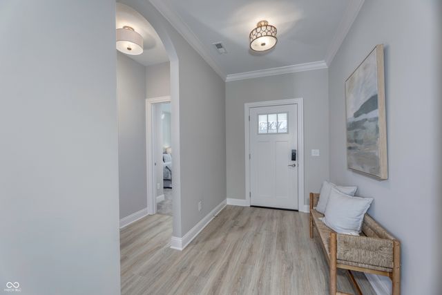 7054 Shenandoah Street, Zionsville, IN 46077