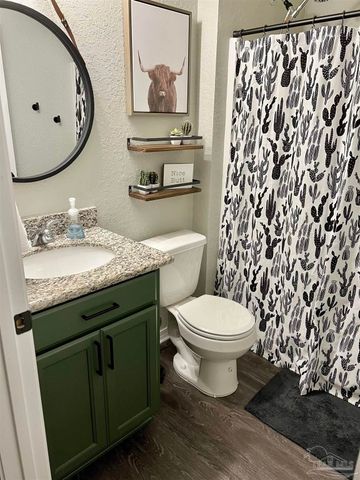 5710 Peach Dr, Milton, FL 32571