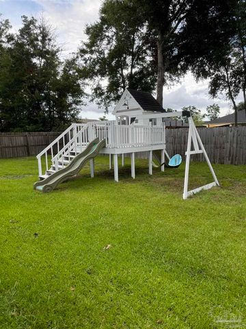 5710 Peach Dr, Milton, FL 32571