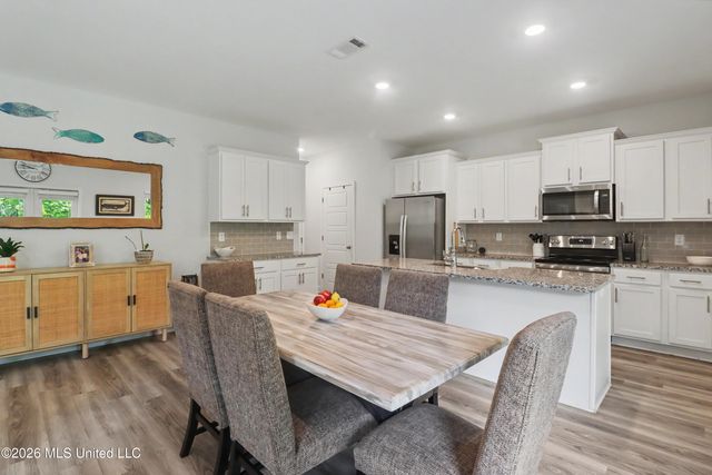 12237 Savannah Circle, Ocean Springs, MS 39564