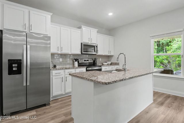 12237 Savannah Circle, Ocean Springs, MS 39564